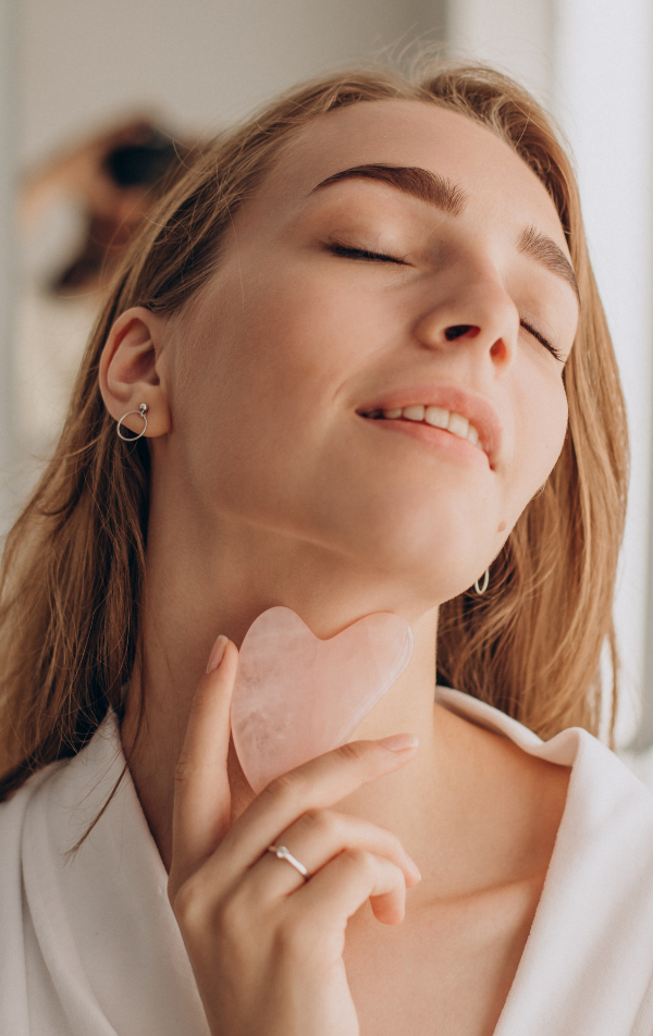 Rollers, Massages, Appareils : Éclat de votre Peau !