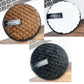 Éponge démaquillante ronde avec texture bouclée marron, blanche et noire, étiquette « CLEAN SPONGE » sur fond clavier.