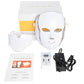 Masque LED pour le visage et le cou avec boîte, câbles, manuel et d'autres accessoires visibles.
