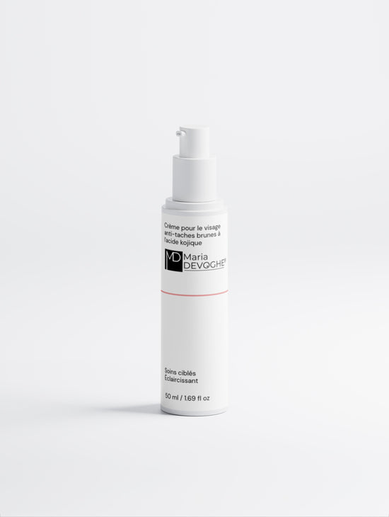 Crème pour le visage anti-taches brunes à l’acide kojique en flacon pump, branding Maria Devoghe, 50 ml.
