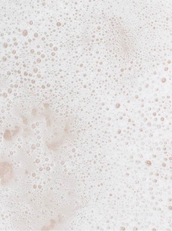 Texture mousse du gel douche pour bébé