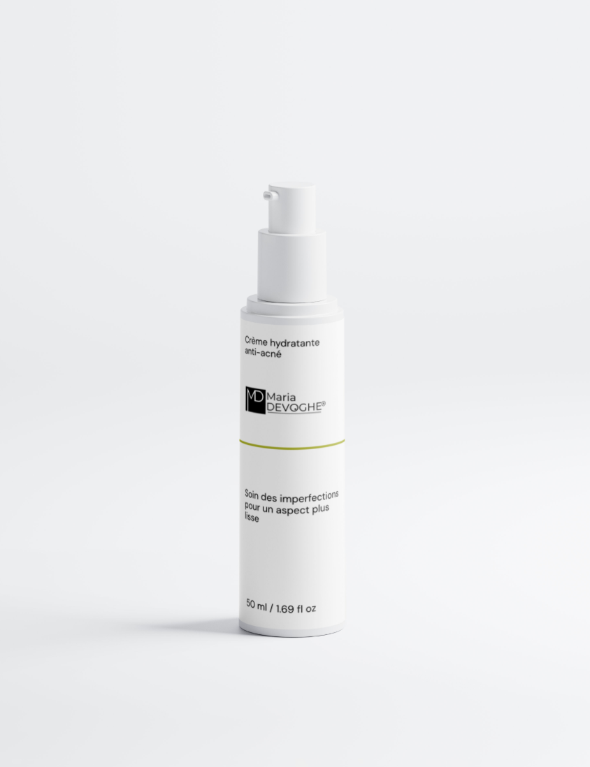 Crème hydratante anti-acné en flacon blanc avec pompe, labeling minimal et logo MD Maria Devoghe, design épuré.