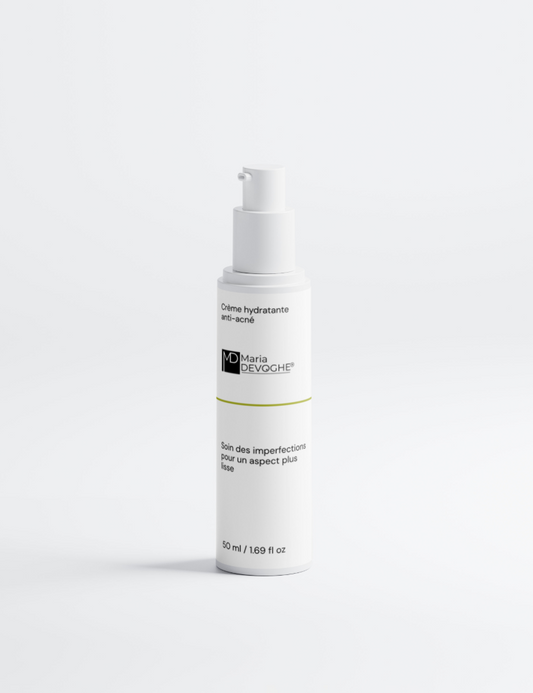 Crème hydratante anti-acné en flacon blanc avec pompe, labeling minimal et logo MD Maria Devoghe, design épuré.