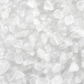 Poudre blanche de sel gemme ou cristaux, altérant l’apparence des pores et des points noirs pour masque à l’argile.
