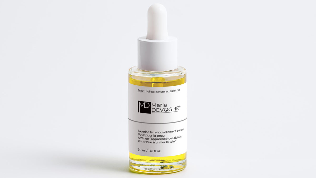 Sérum huileux naturel au Bakuchiol dans pipette dropper, flacon transparent avec étiquette blanche.