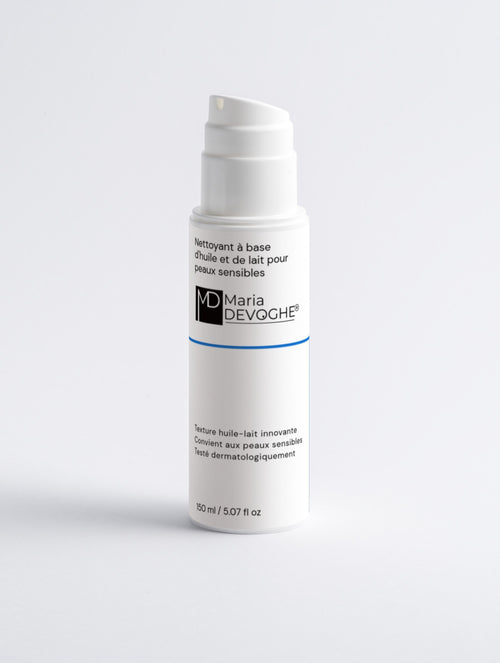 Nettoyant à base d'huile et de lait pour peaux sensibles