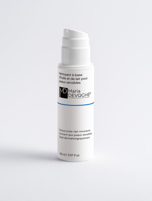 Nettoyant à base d'huile et de lait pour peaux sensibles